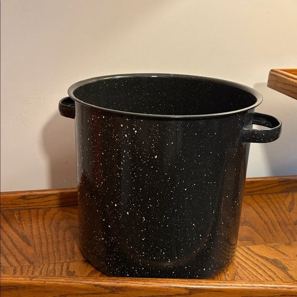 Vintage Enamel Extra Large Crab Boiling Pot Seafood Boil or Canning / Stock Pot